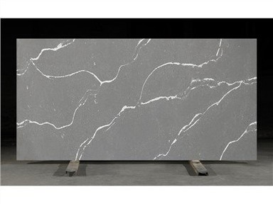 Плита из кварцевого камня с эффектом бетона под мрамор